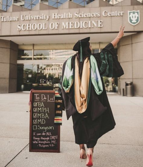 Pharmacy School Graduation, Masters Graduation Pictures, Graduation Goals, Med School Graduation, Nursing Graduation Pictures, Masters Graduation, College Graduation Photoshoot, Doctor Graduation, College Graduation Photos