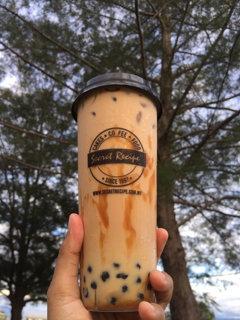 Milk Tea Cup Design, Bubble Tea Recipe, Cookies N Cream, Boba Milk Tea, Tea Cup Design, Boba Milk, Boba Drink, Cookies N Cream Cookies, Sweet Drinks