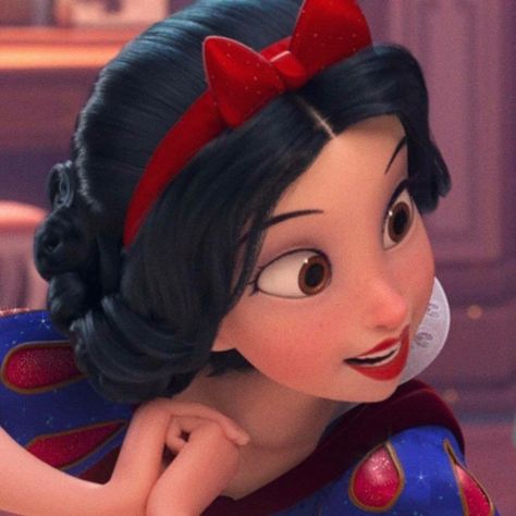 Todas as princesas Disney no filme de WiFi Ralph - Quebrando a Internet (Detona Ralph 2). Disney+ Icon, Disney Princess Snow White, Disney Princesses And Princes, Snow White Disney, Disney Icons, All Disney Princesses, Karakter Disney, Disney Princess Images, Disney Princess Wallpaper