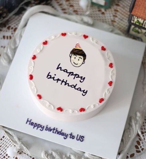 Pin oleh Ami Zeng di Cake | Dekorasi kue ulang tahun, Desain kue, Ide makanan Korean Cake Birthday Boys, Korean Cake For Boyfriend, Latest Birthday Cake, Simple Birthday Cake Designs, Fruit Cake Design, Cakes Simple, Bts Cake, Cake For Boyfriend, Pig Birthday Cakes