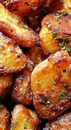 Resep Vegan, Best Roast Potatoes, Crispy Roast Potatoes, Potato Recipes Side Dishes, Potato Sides, Roast Potatoes, God Mat, Potato Side Dishes, Potato Dishes