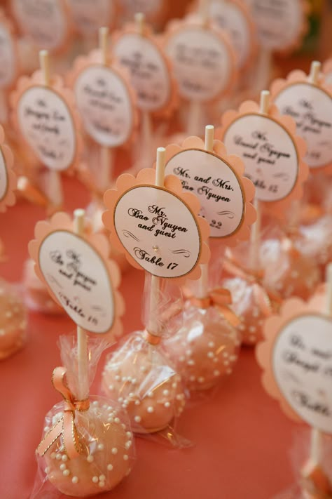 Cake Pop Favors, Wedding Favours Luxury, Wedding Cake Pops, Idee Babyshower, Wedding Favors Fall, Favors Diy, Diy Wedding Favors, Unique Wedding Favors, Cake Pop