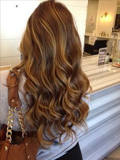 Caramel Brown Hair Color, Caramel Hair Highlights, Balyage Hair, Caramel Brown Hair, Hair Color For Fair Skin, Brown Hair With Caramel Highlights, Rambut Brunette, Honey Hair Color, Brown Hair Inspo