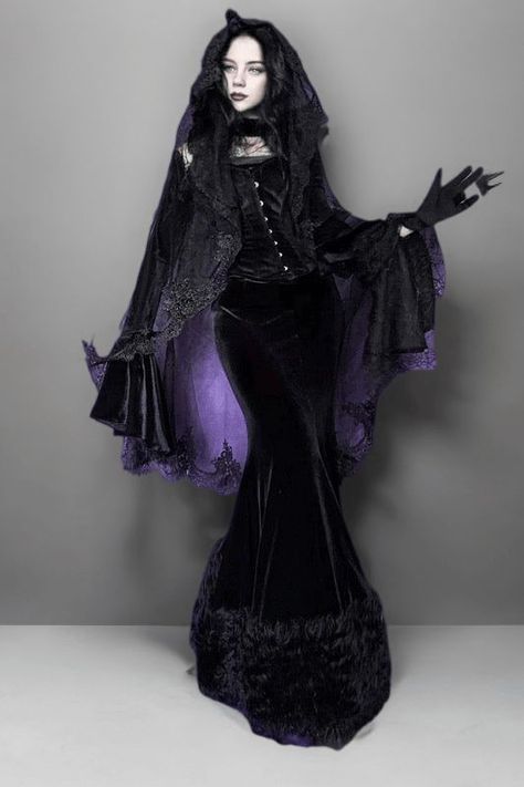 Very cute! I use them all the time to deco poleroids! Great condition! Gothic Romance Dress To Impress, Gothic Romance Outfit, Gothic Ball Gown, Gothic Wardrobe, Vampire Fashion, Lace Mermaid Dress, Nontraditional Wedding Dress, Goth Vampire, Pinterest Contest