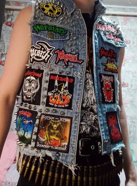 Thrash Metal Battle Jacket, Thrash Metal Aesthetic, Metal Battle Vest, Thrash Metal Outfit, Battle Jacket Ideas, Thrash Metal Style, Metal Vest, Metalhead Fashion, 80’s Outfits