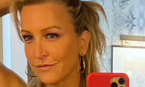 Lara Spencer said she was ready for some pampering in her latest Instagram post, but it was... Lemon Dream Cake, Millionaire Bars, Birthday Selfie, Obsessed With Her, Cream Walls, Going To University, Recipes Casserole, Lara Spencer, House Fan