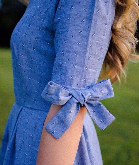 Bow sleeve dress. Elbow length ༺✿ƬⱤღ  http://www.pinterest.com/teretegui/✿༻. Sleeve Ideas For Dresses, Kurti Sleeves Design, Chique Outfits, Kurti Designs Latest, Sleeve Ideas, Salwar Kamiz, Kurti Neck Designs, Sleeves Designs For Dresses, Designs For Dresses