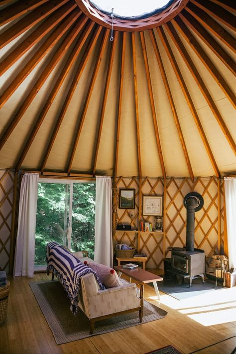 Luxury Yurt Interior, Yurt Interior Design Inspiration, Yurt Living Interior Design, Yurt Interior Design, Yurt Exterior, Yurt Bathroom, Yurt Inspiration, Wooden Yurts, Yurt House