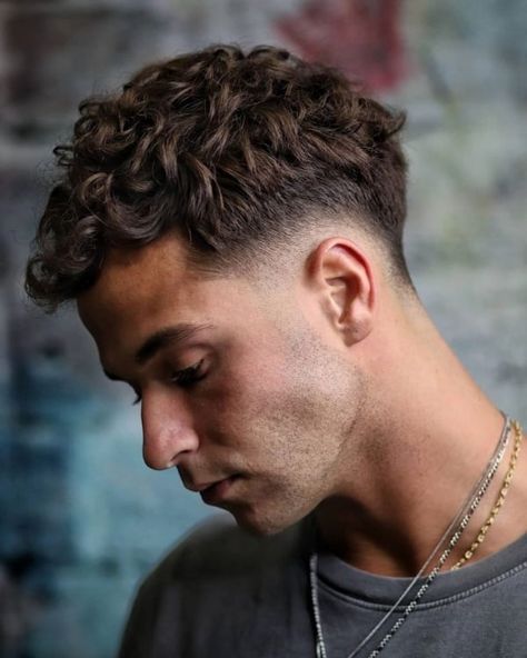 curly fade hairstyles Curly Crop, Male Haircuts Curly, Crop Haircut, Wavy Hair Men, Haircuts For Wavy Hair, Haircuts For Curly Hair, Athletic Hairstyles, Corte De Cabelo Masculino, Curly Hair Men