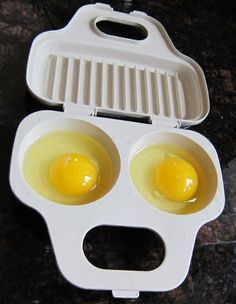 Poached Eggs Microwave, Eggs Microwave, Cooking Poached Eggs, Microwave Cooking Recipes, Microwave Egg Poacher, Poaching Eggs, Poached Egg Recipe, How To Make A Poached Egg, Egg Hacks