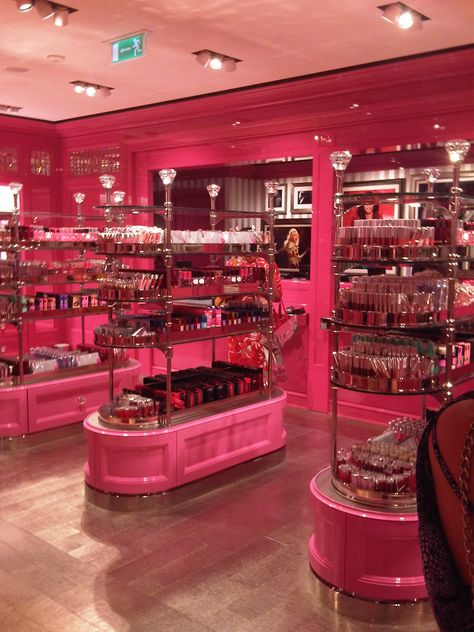 Perfume Shop Interior Design Ideas, Perfume Store Interior Design, Pink Retail Store, Perfume Store Design Shops, Small Boutique Interior, Victoria’s Secret Store Interior, Barbie Room Decor, Retail Store Interior Design, Hair Boutique