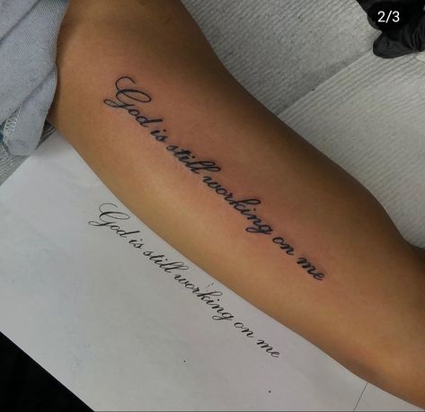 Quetos Tattoo, Cute Arm Tats For Women, Tattoos On The Back Of The Leg, Wrist Saying Tattoos, Womens Tattoo Quotes, Side Of Hand Tattoos For Women Word, Color Bone Tattoos For Women Quotes, Tattoo Ideas For Healing Process, Karol G Tattoos Manana Sera Bonito