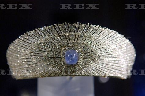 A Cartier sunburst tiara, 1927 with a star-sapphire, which was later replaced by a yellowish 'jonquil' diamond Royal Crown Jewels, Christmas Tree Decorating Themes, Diamond Tiara, Diamond Jewel, Diamond Jewelry Designs, Crown Royal, Crown Jewels, Royal Jewels, Tiaras And Crowns