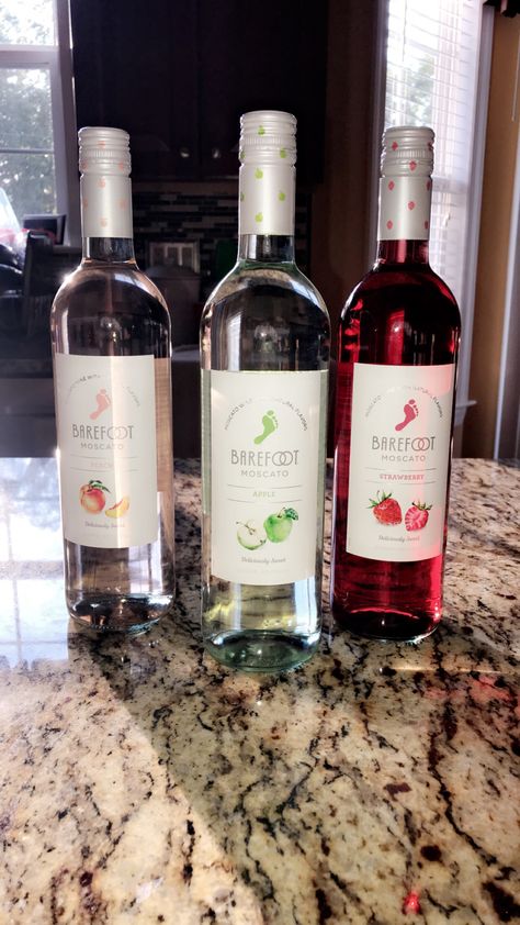 Drinks With Moscato Wine, Moscato Wine Pairing, Moscato Pairing Food, Wine Moscato, Best Moscato Wine, Pink Moscato, Wine Flavors, Party Life, Pretty Alcoholic Drinks