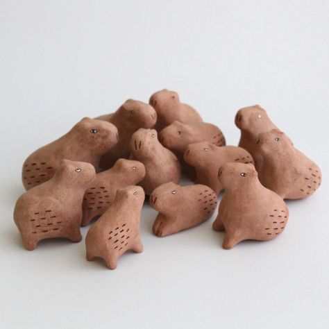 dawningcrow: Capybaras handmade clay figures... - Rhamphotheca Ceramic Woodland Animals, Air Dry Clay Animals, Dawning Crow, Easy Clay Sculptures, Clay Diy Projects, Keramik Design, Ceramics Pottery Art, Ceramic Animals, Clay Art Projects