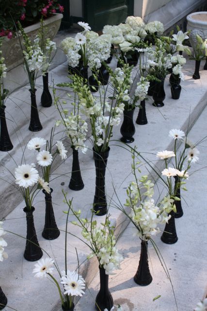 Black And White Party Decorations, Black And White Centerpieces, White Party Decorations, Black And White Wedding Theme, Black White Parties, White Wedding Decorations, White Centerpiece, White Wedding Theme, Black And White Theme