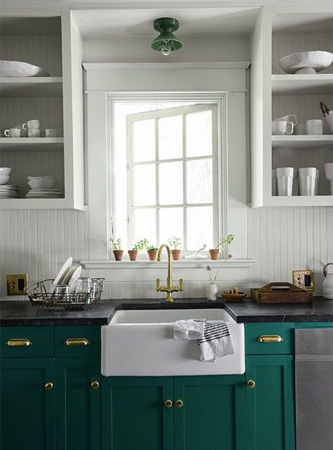 Benjamin Moore Cabinet Colors, Kitchen Benjamin Moore, Kitchen Color Ideas, Kitchen Colour, Lower Cabinets, Dark Paint Colors, Ideal Kitchen, Green Kitchen Cabinets, Kitchen Colour Schemes