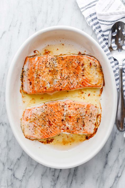 How to Bake Salmon in the Oven - #salmon #recipe #eatwell101 - The best way to cook salmon in the oven! Try our garlic butter baked salmon recipe for an easy and delicious weeknight dinner. - #recipe by #eatwell101® Salmon Mayonnaise Baked, Best Way To Cook Salmon, How To Bake Salmon, Salmon In The Oven, Paleo Seafood, Bake Salmon, Oven Salmon, Fish Dinners, Salmon Recipes Baked Healthy