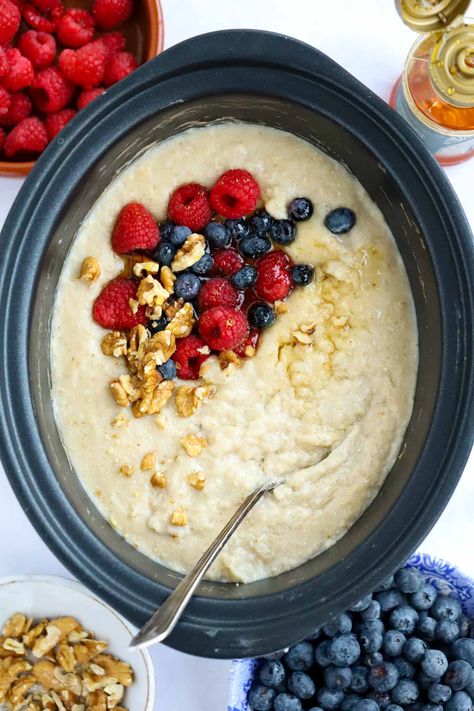 Did you know you can cook oats overnight? Wake up to the most delicious Slow Cooker Porridge. Ridiculously easy to make and perfect to have breakfast ready on a busy morning. Healthy Slow Cooker Breakfast Recipes, Slow Cooker Oats Overnight Oatmeal, Slow Cooker Porridge Overnight, Overnight Slow Cooker Recipes, Slow Cooker Recipes Breakfast, Slow Cooker Oatmeal Overnight, Overnight Slow Cooker Breakfast, Vegan Congee, Slow Cooker Porridge