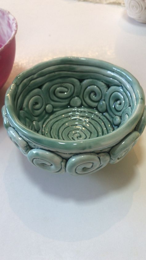 Clay Coil Bowls, Ceramic Coil Vase, Coil Technique Ceramics, Coil Building Ceramics, Clay Coil Projects, Coil Bowls Ceramic, Coiling Clay, Coil Clay Projects, Clay Coil Pots