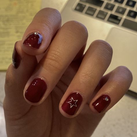 fall nails, nails for fall, nail inspo, short nails, red, red nails inspo, fall 2023, gilmore girls nails, classy nails, nail inspiration, nail photo, nail art, nail ideas 2023 Red Nail, Red Nail Varnish, Short Gel Nail Designs Natural, Rocker Nails, Red Nail Art, Short Gel Nails, Red Nail Polish, Star Nails, Cat Kuku