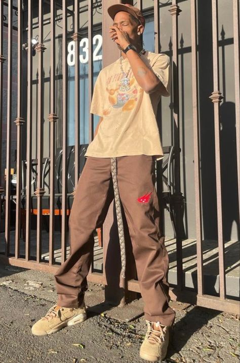 Jordan 6 Travis Scott Outfit, Travis Scott Street Style, Jordan 6 Outfit Men, Khaki Outfit Men, Beige Shoes Outfit, Travis Scott Clothing, Beige Streetwear, Casual Shirts Outfit, Travis Scott Outfits