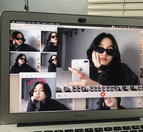 Wallpaper Camera, Selfie Ideas Creative, Macbook Ideas, Booth Aesthetic, Photobooth Selfie, Macbook Selfie, Ig Selfie, Macbook Photobooth, Selfies Aesthetic