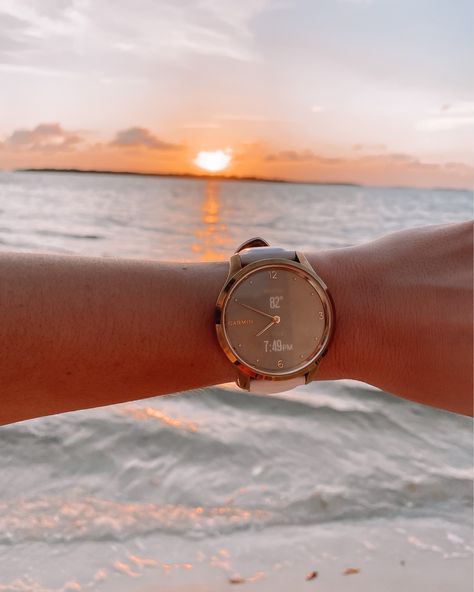 NEW Garmin Watch Review- Lily & Vivomove Luxe - Blushing Rose Style Blog Garmin Watch Aesthetic, Tracking Menstrual Cycle, Garmin Vivomove, Watch Review, Rose Style, Aesthetic Women, Silicon Bands, Watch Faces, Garmin Watch