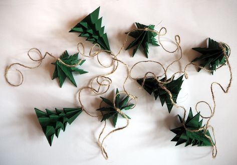 Evergreen Christmas, Christmas Tree Garland, Paper Tree, Tree Garland, Rustic Christmas Tree, Paper Garland, Origami Easy, Ornament Crafts, Diy Christmas Tree