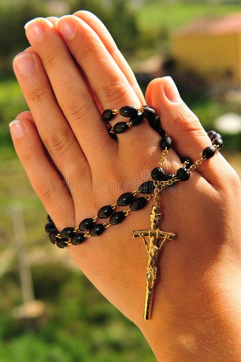 Rosary Images Wallpaper, Hand Holding Rosary, Rosary In Hand, Rosary Photography, Rosary Wallpaper, Rosary Images, Prayer Photography, Praying Hands Images, Praying Rosary