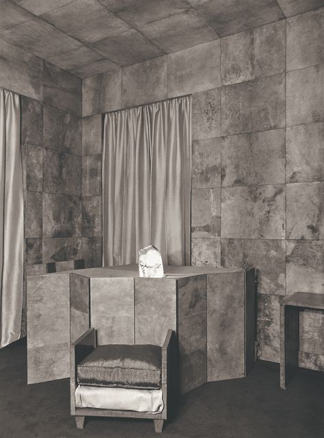 Living room in the Templeton Crocker penthouse, designed by Jean-Michel Frank, with walls and ceiling covered in squares of parchment, a piano hidden behind a low folding screen, and a quartz block lamp, c. 1930. © Harald Gottschalk. Orange Leather Sofas, Jean Michel Frank, Parsons Table, Door Wraps, Floral Carpet, French Interior, Jean Michel, French Art Deco, French Art