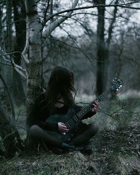 pinterest — 𝓇𝑜𝓉𝓉𝑒𝓃𝓀𝒶𝓇𝓉 Metal Punk Aesthetic, Black Aesthetic Forest, Metal Guitar Aesthetic, Forest Punk Aesthetic, Black Metal Forest, Allie Core, Metalhead Aesthetic, Forest Punk, Forest Grunge