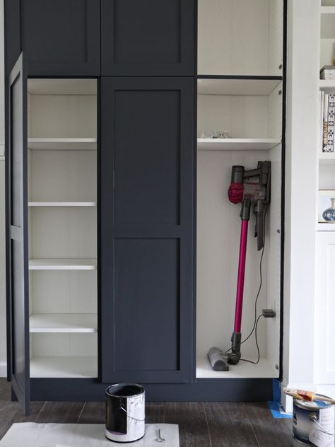 Diy Shaker Door, Kitchen Ikea, Room Storage Diy, Casa Clean, Built In Pantry, Mudroom Laundry Room, Couple Ideas, Mudroom Design, Laundry Room Remodel