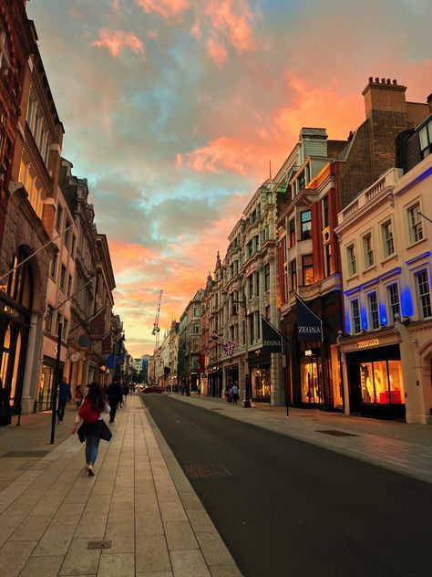 London Aesthetic Vintage, Oxford Street London, Vintage London Photography, Study In London, London Bucket List, Aesthetic London, London Vibes, London Vacation, London Baby