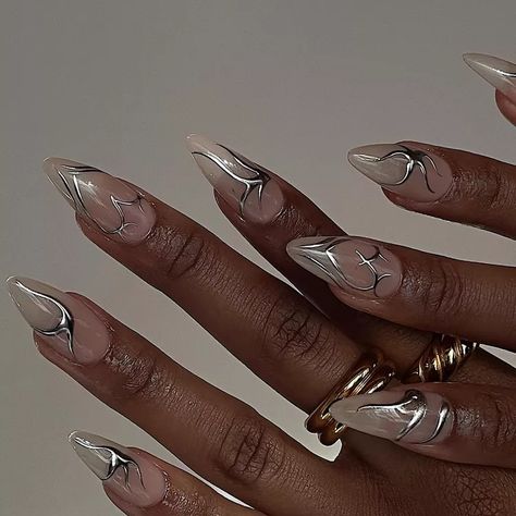 Nail Art Chrome, Chrome Nails Designs, Vlasové Trendy, Metallic Nails, Nagel Inspo, Cat Kuku, Silver Nails, Prom Nails, Funky Nails