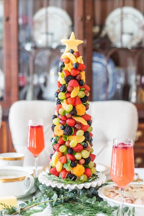 Christmas Brunch Menu, Fruit Christmas, Christmas Tree Food, Fruit Christmas Tree, Mimosa Brunch, Holiday Fruit, Morning Brunch, Elephant Party, Christmas Fruit