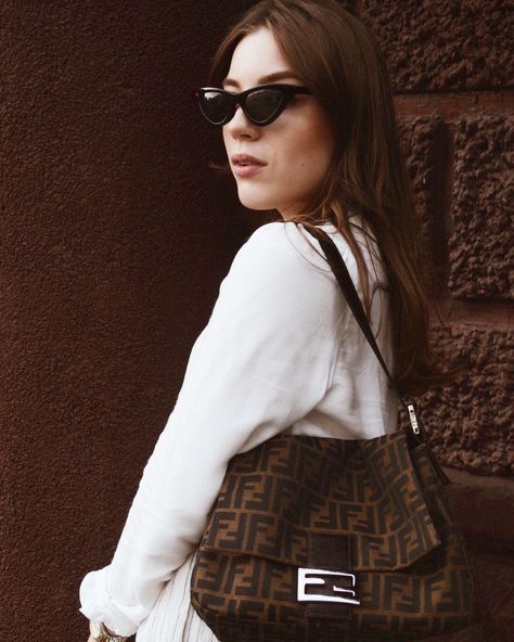 Vintage vibe Fendi Mama Zucca bag Cat-eye sunglasses #fashion#style#ootd#vintage#look#fashionblogger#fendizucca#fendimama#mamabag Fendi Zucca Mama Bag Outfit, Fendi Zucca Baguette Outfit, Fendi Zucca Bag Outfit, Fendi Shoulder Bag Outfit, Fendi Mama Baguette Outfit, Fendi Bag Outfit, Fendi Baguette Vintage, Fendi Mama Baguette, Fendi Vintage Bag