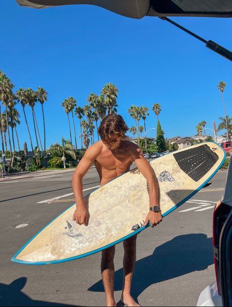 Blonde Surfer Boy Aesthetic, Hot Surfer Dudes, Surfer Dude Aesthetic, California Boy Aesthetic, Surfer Boyfriend Aesthetic, Surfer Boys Aesthetic, Blonde Surfer Guy, Surfer Vibes Aesthetic, Blonde Boyfriend Aesthetic