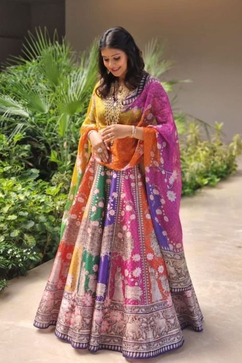 While multi-coloured bridal lehengas are no alien concept and have been in vogue for quite some time now, we’re now seeing brides taking the multi-coloured route for their Mehendi too! And it’s one trend we can’t stop raving about because- 1) We’re too tired of seeing the usual pinks & yellows; 2) What’s better than a riot of colours coming together to add more life to your Mehendi look?! Ubtan Dress, Mehndi Dresses Designs, 2023 Mehndi, New Mehndi, Haldi Outfits, Mehndi Dresses, Carnival Dress, Rajputi Dress, Latest Bridal Lehenga