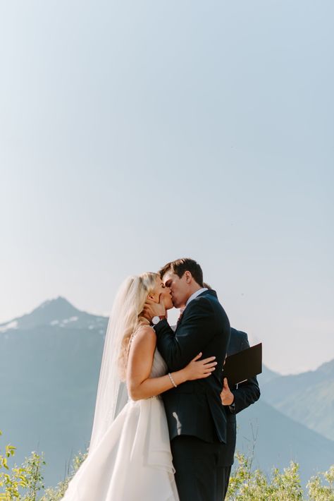 Wedding Photography Poses First Kiss, Bride And Groom First Kiss Poses, Wedding Ceremony Photos First Kiss, Wedding Kissing Poses, Altar Photos Wedding, Kissing At The Alter Poses, Wedding Ceremony Kiss Pose, First Kiss Picture Wedding, Wedding Kissing Photos