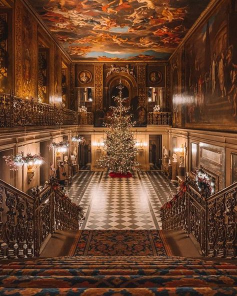 Evening Photo, Have A Lovely Evening, Christmas Lockscreen, Ball Aesthetic, Palace Interior, Royal Christmas, Chatsworth House, Character Board, Holiday Hotel