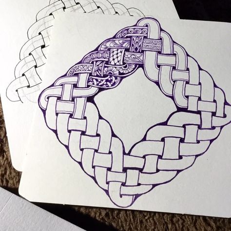 celtic knot tutorial • Instagram Celtic Knots Tutorial, Celtic Knot Patterns, Celtic Corners, Celtic Knot Tutorial, Scandinavian Ornaments, Tutorial On Drawing, Celtic Knot Drawing, Celtic Knotwork Design, Knot Tutorial