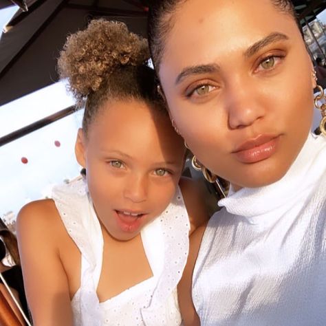 “Unforgettable momen between mother and daughter in Paris😍😩” Riley Curry, Stephen Curry Ayesha Curry, Colorful Fashion Photography, The Curry Family, Nba Warriors, Ayesha Curry, Celebrity Families, Steph Curry, Mother And Daughter