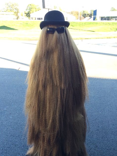 Homemade cousin It costume! Love it! Cousin It Costume, Funny Movie Costumes, Cousin Itt, Addams Family Tv Show, Cousin It, Longest Hair, Addams Family Costumes, Adams Family, Diy Fashion Hacks