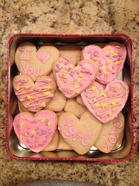 Valentines day cookies for my boyfriend Cookies For Boyfriend, Food For Boyfriend, One Year Anniversary Gifts, 1 Year Anniversary Gifts, Valentines Day Cookies, Bon Appetite, Think Food, Valentine Cookies, Valentines Gifts For Boyfriend