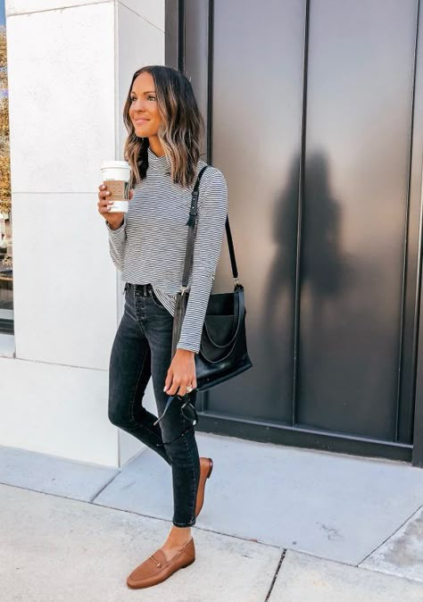 Lauren Kay Sims, Mode Tips, Elegante Casual, Preppy Outfit, Fall Winter Style, Fall Shoes, Sweaters And Jeans, Mode Inspiration, Looks Style