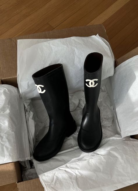 #chanel #highfashion #fashion #boots #fallfashion #parisian Chanel Rain Boots Outfit, Chanel Rubber Boots, Chanel Rain Boots, Dubai Girl, Horse Riding Outfit, Lux Fashion, Chanel Boots, Ootd Women, Luxury Boots