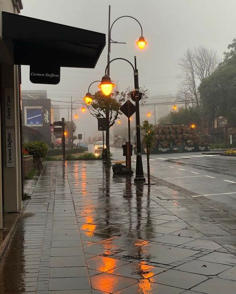 Cozy Day Aesthetic, Cozy Rainy Day Aesthetic, Avacore Aesthetic, Rainy Weather Aesthetic, Ava Core Aesthetic, Rainy Day Pictures, Rainy Winter, Rainy Day Aesthetic, I Love Rain