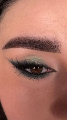 Green Eyeshadow Look, Galaxy Makeup, Makeup Mistakes, Green Makeup, Colorful Eye Makeup, Green Eyeshadow, Makeup Transformation, Eye Makeup Art, Bride Makeup