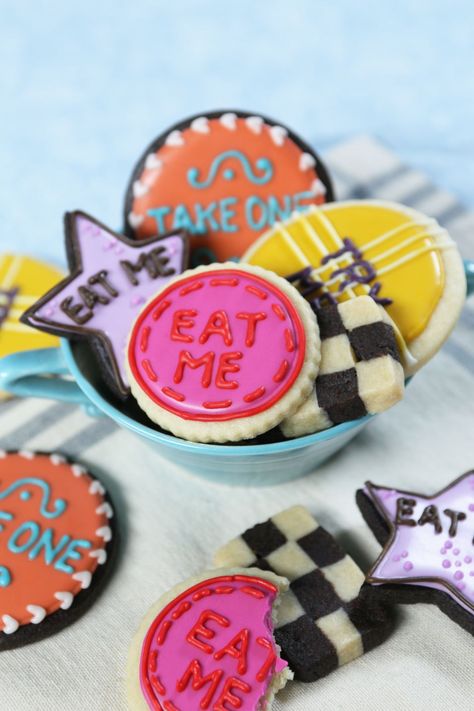 Alice in Wonderland 'Eat Me' Cookies Eat Me Cookies, Holiday Confections, Alice In Wonderland Eat Me, Alice In Wonderland Food, Fiction Food, Jul Kaka, Nerdy Nummies, Alice In Wonderland Tea Party Birthday, Special Cakes